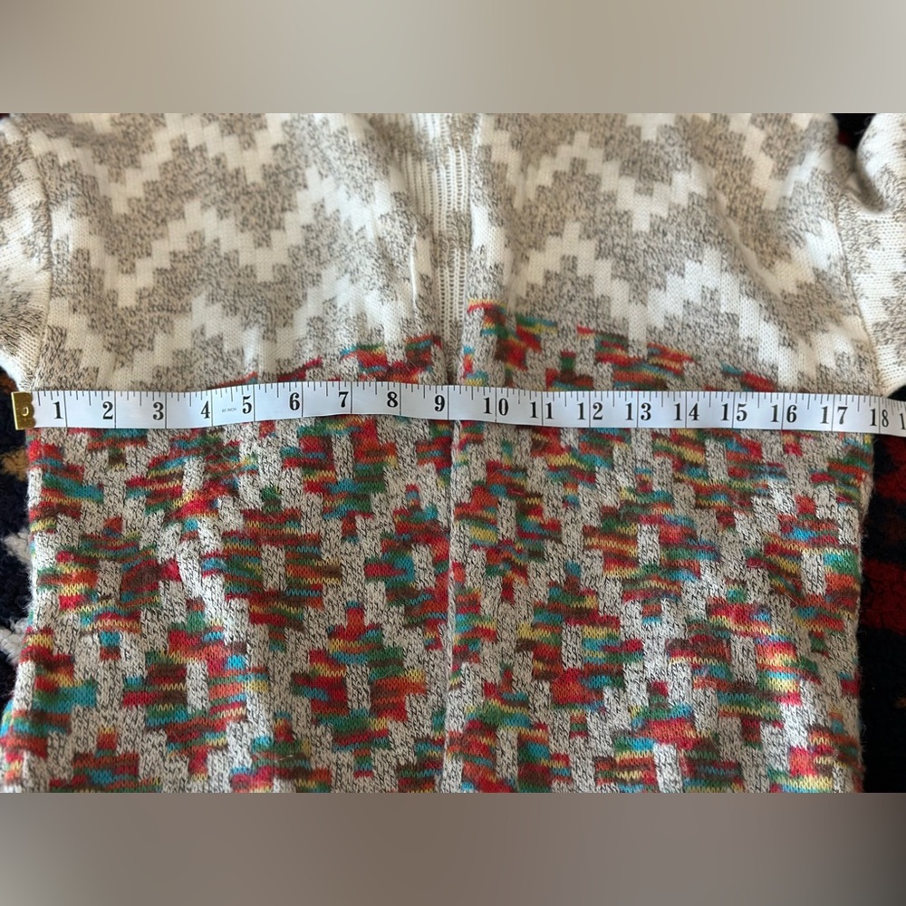 Dreamers by Debut Acrylic Blend Aztec Cardigan Size small EUC PTP 18 - Picture 10 of 11